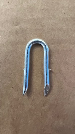 Скоба U-образная с зубцами 35х3 мм (в коробке по 5 кг)